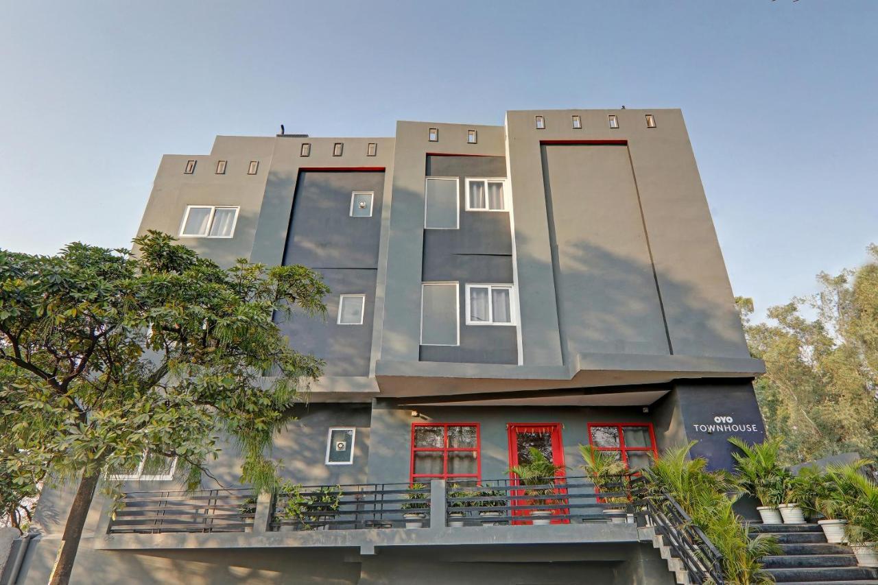 Super Townhouse 139 Ashiyana Smriti Upvan Near Emerald Mall Lucknow Bijnaur Buitenkant foto