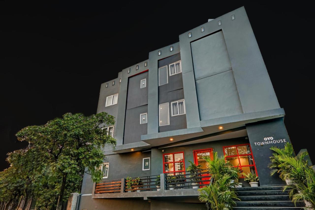 Super Townhouse 139 Ashiyana Smriti Upvan Near Emerald Mall Lucknow Bijnaur Buitenkant foto