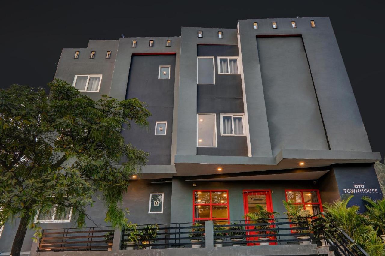Super Townhouse 139 Ashiyana Smriti Upvan Near Emerald Mall Lucknow Bijnaur Buitenkant foto