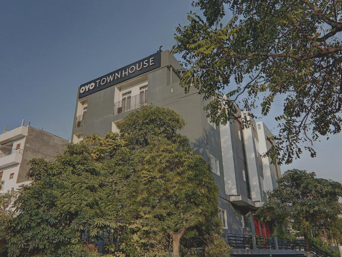 Super Townhouse 139 Ashiyana Smriti Upvan Near Emerald Mall Lucknow Bijnaur Buitenkant foto